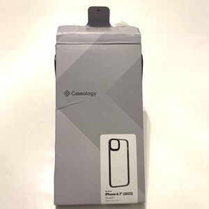 Caseology Skyfall iPhone 6.7" (2022) Case - Matte Black